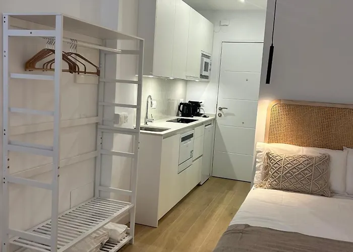 Seashore - A La Orilla Del Mar En Нерха