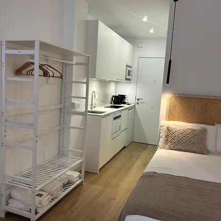 Seashore - A La Orilla Del Mar En Nerja