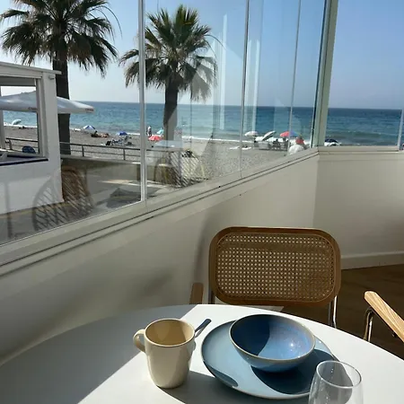 Seashore - A La Orilla Del Mar En