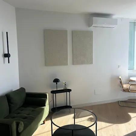 Seashore - A La Orilla Del Mar En Nerja