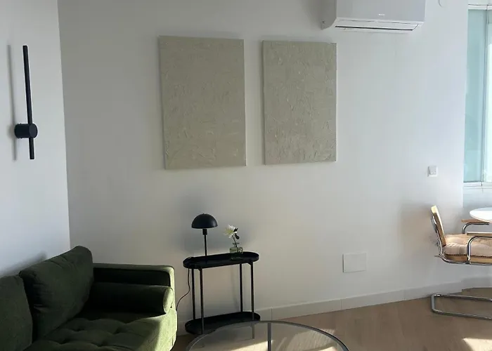 Seashore - A La Orilla Del Mar En Nerja